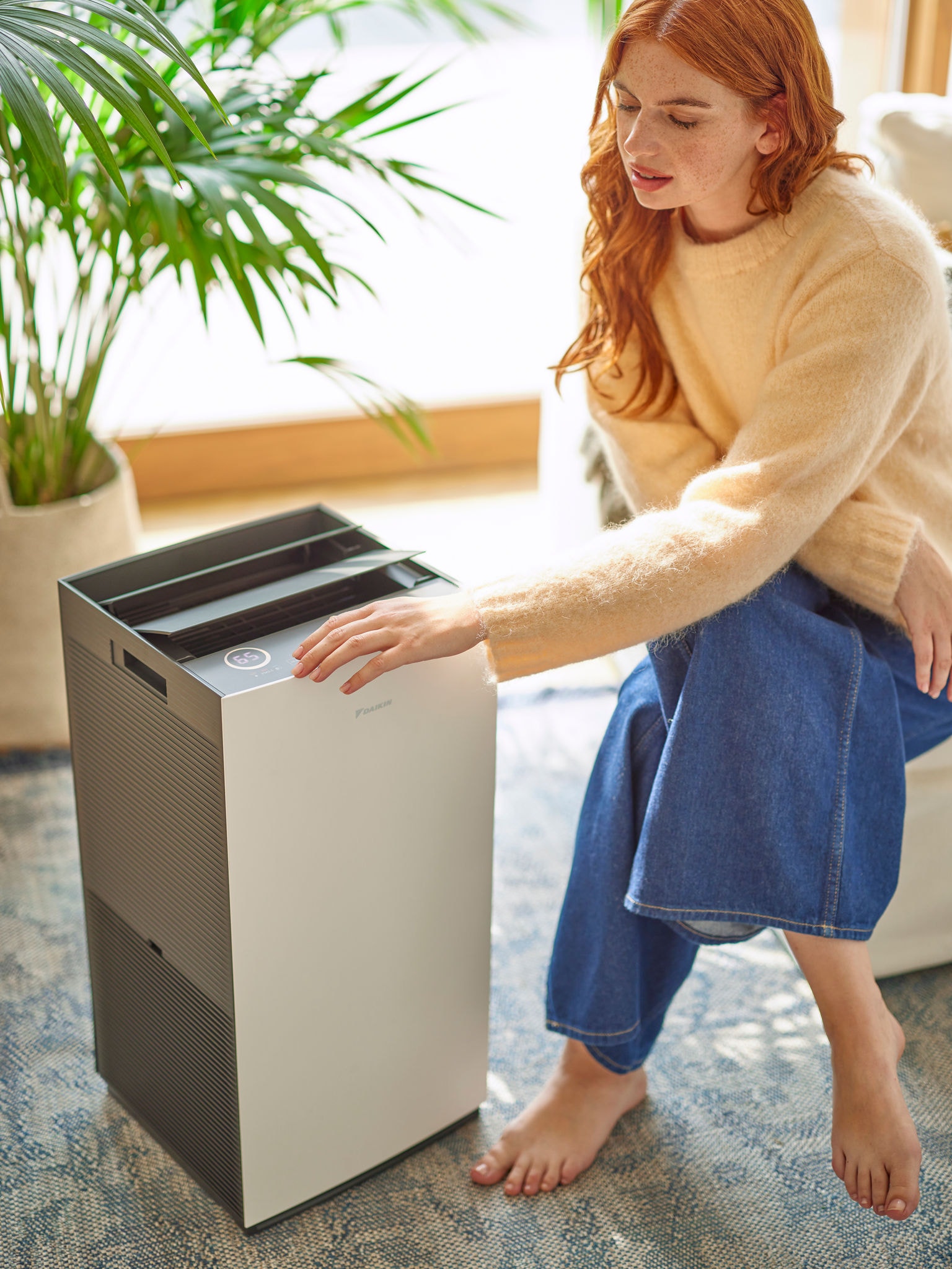 Mulher afetada pelo pó doméstico