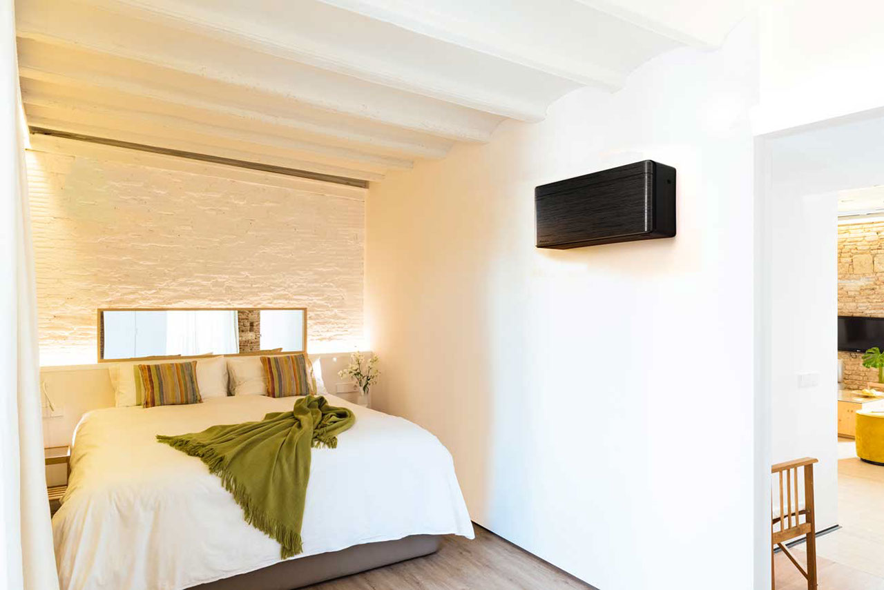 Quarto com um sistema de ar condicionado Daikin
